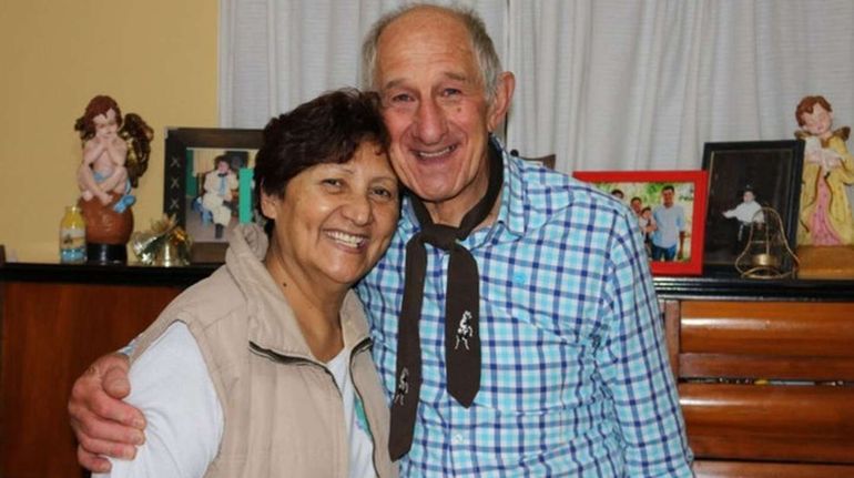Termina la secundaria con 73 años: Catalina y Rubén se conocieron hace 45 años y nunca más se separaron (Gentileza: Noticias Jesús María).