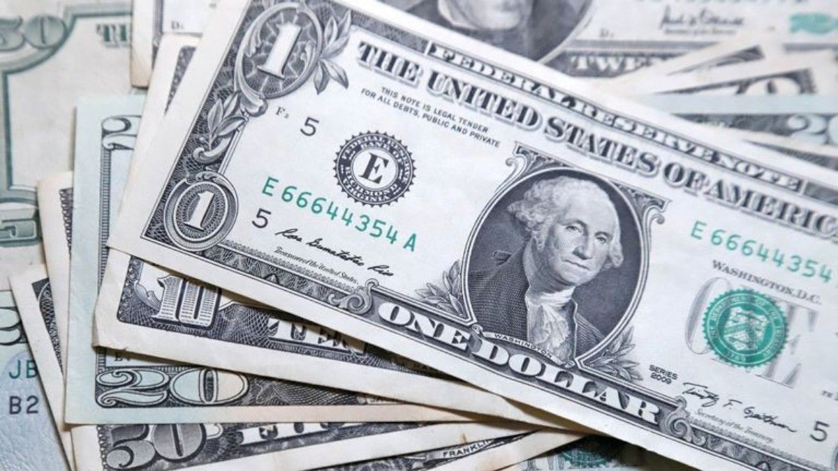 El dólar libre avanza a $224 y se acerca a su récord de enero.&nbsp;