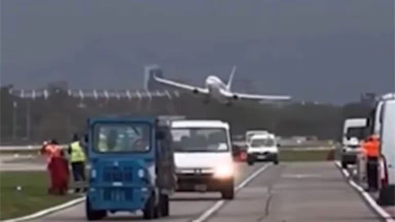 un avion tuvo que hacer una arriesgada maniobra