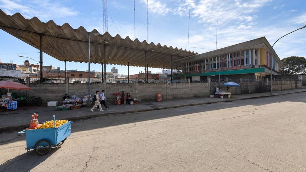 Vieja terminal - Imagen creada con IA