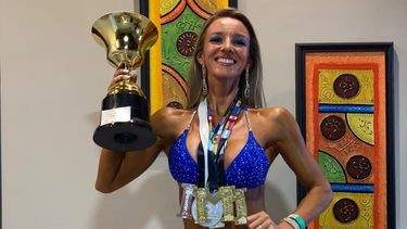 DéboraDávila campeona en la Copa Mercosur Internacional de Fitness