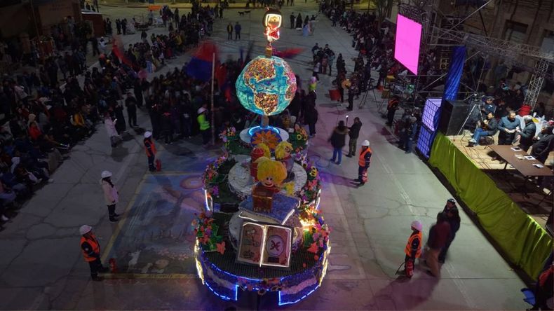 Desfile de carrozas en La Quiaca.
