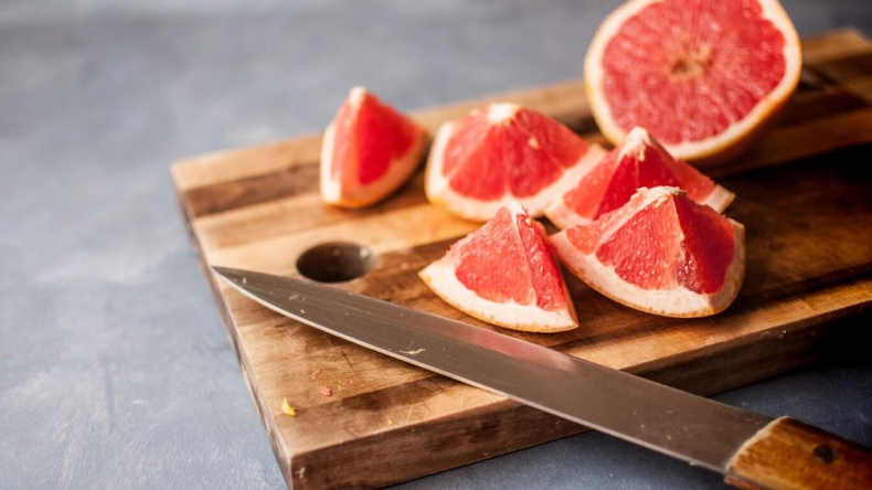 Frutas de estación: El pomelo no “mata glóbulos rojos”; puede bajar la presión en algunas personas. 
