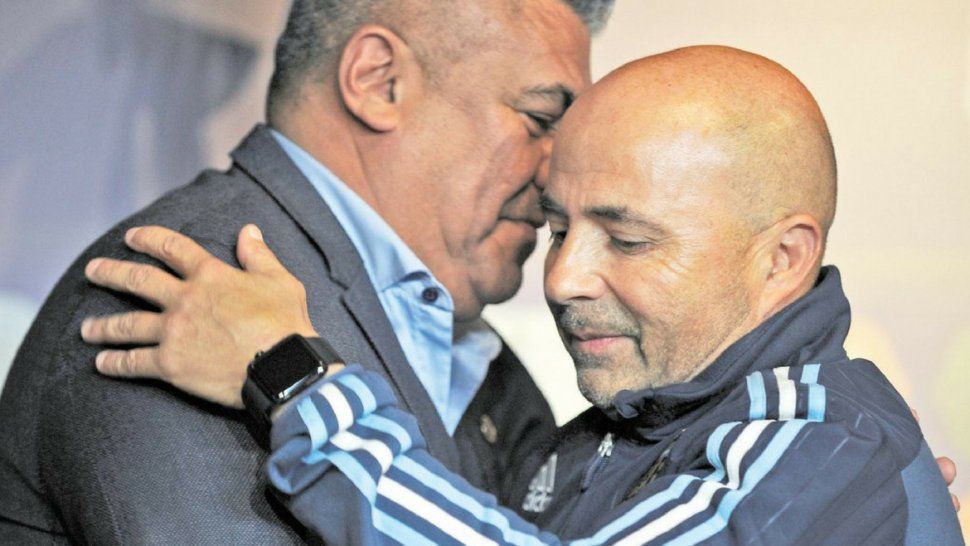 Tapia aseguró que Sampaoli seguirá como DT de la Selección