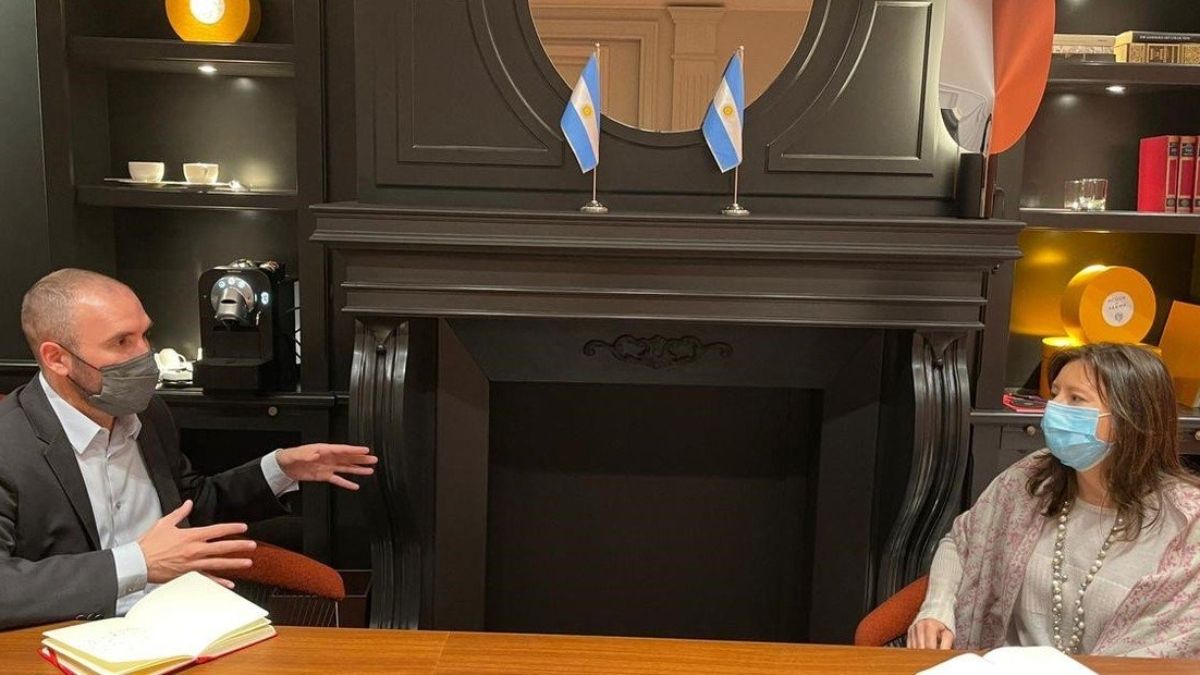 Las negociaciones con el organismo tienen como fIn reestructurar el préstamo de US$ 44.000 millones que el FMI le prestó a la Argentina durante el gobierno de Mauricio Macri.