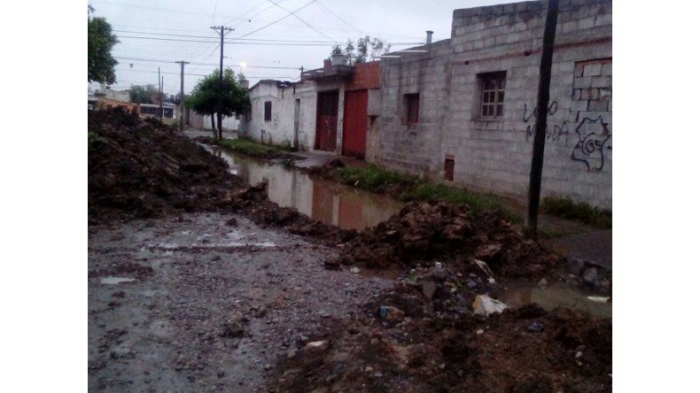 Lo que deja la lluvia en Alto Comedero, con lagunas artificiales propias