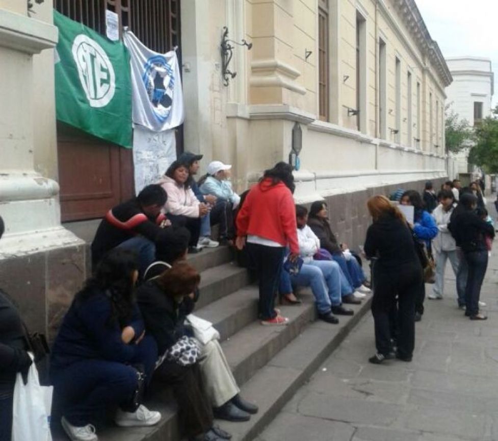 Esc. Belgrano tomada