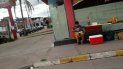 trabaja vendiendo jugos mientras estudia en la calle: la foto que es viral en jujuy
