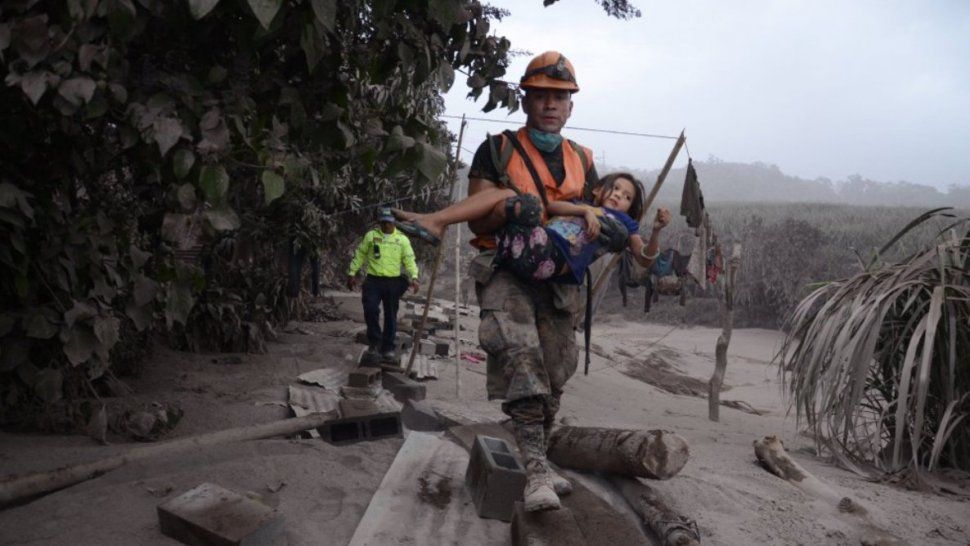 Las impactantes imágenes de la erupción del Volcán de Fuego en Guatemala