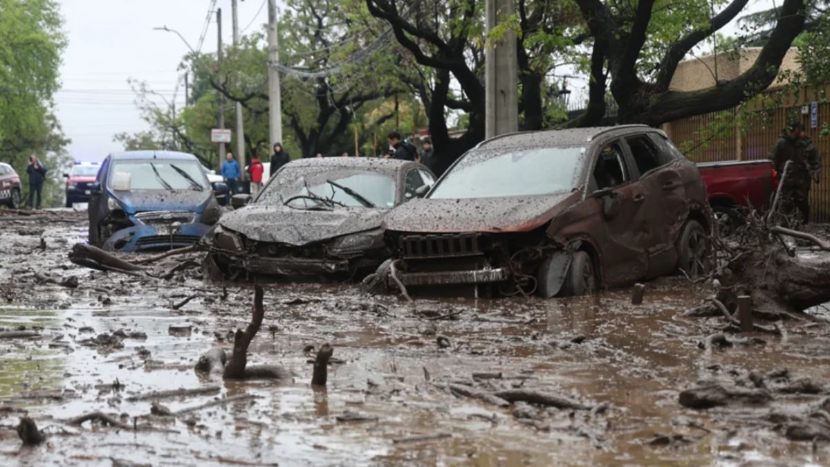 Impactante aluvión en Chile: autos arrastrados, inundaciones y al menos seis heridos