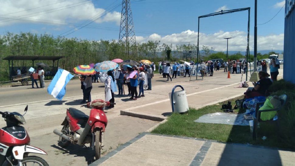 el seom corta rutas en varias localidades de la provincia