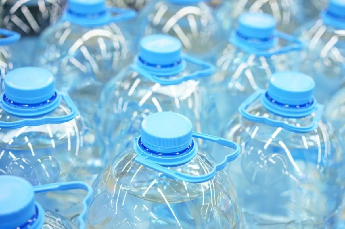 Reciclá los bidones de plástico.