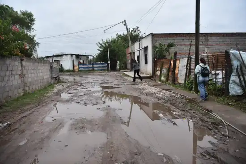 En Tucum&aacute;n endurecen las multas por tirar basura en las calles 