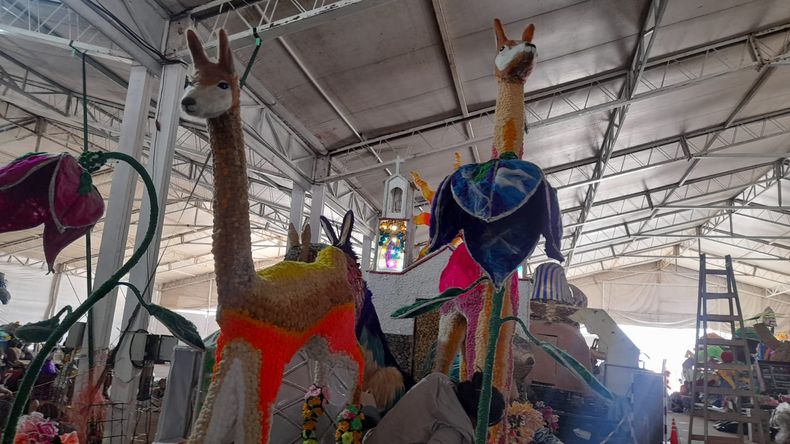 El Secundario 50 de Tres Pozos vuelve a la FNE tras seis años con un carruaje homenaje a su comunidad El Secundario 50 de Tres Pozos vuelve a la FNE tras seis años con un carruaje homenaje a su comunidad