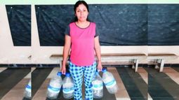 En Aguaray fueron a votar con bidones vacíos para visibilizar la falta de agua.