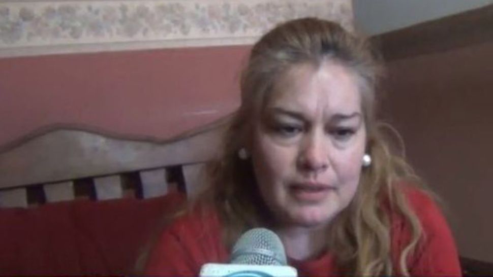 La madre de una alumna golpeó a la maestra porque no le gusta como enseña
