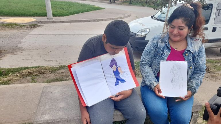 Emiliano tiene TEA y vende sus dibujos