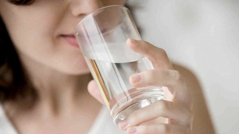 Los humanos evolucionan y no necesitan beber tanta agua como sus parientes primates