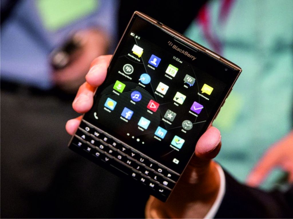 BB paga para que dejen iPhone
