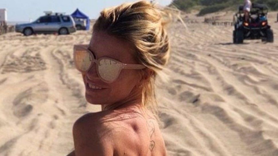 Flor Peña se mostró muy sexy en la playa