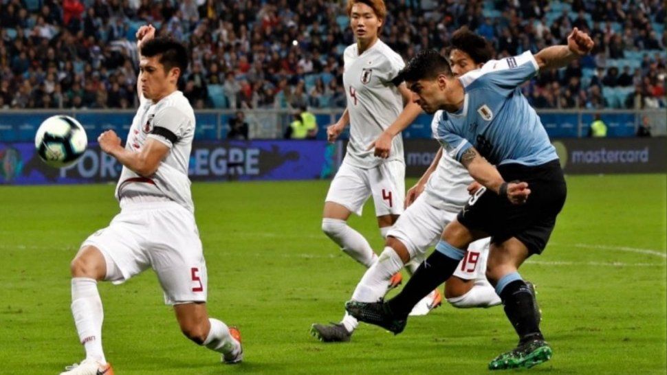 Uruguay remontó dos veces el resultado ante Japón y logró un empate 2 a 2