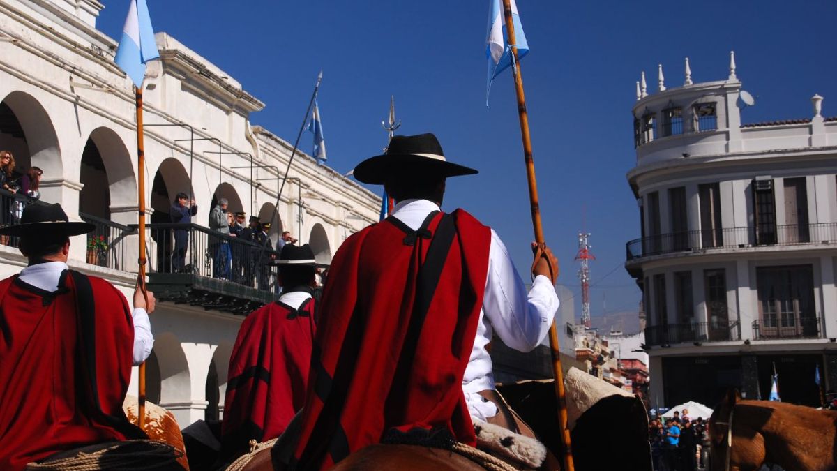 ¿por Qué El Poncho Salteño Es Rojo Y Negroemk 7567