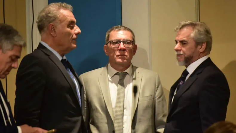Daniel Miralles (izquierda), Javier Di Santo (centro) y Luis Miralles (derecha), los fiscales destituidos. (Gentileza Nico Bravo, La Voz)