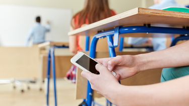 Celulares en escuelas (foto ilustrativa).