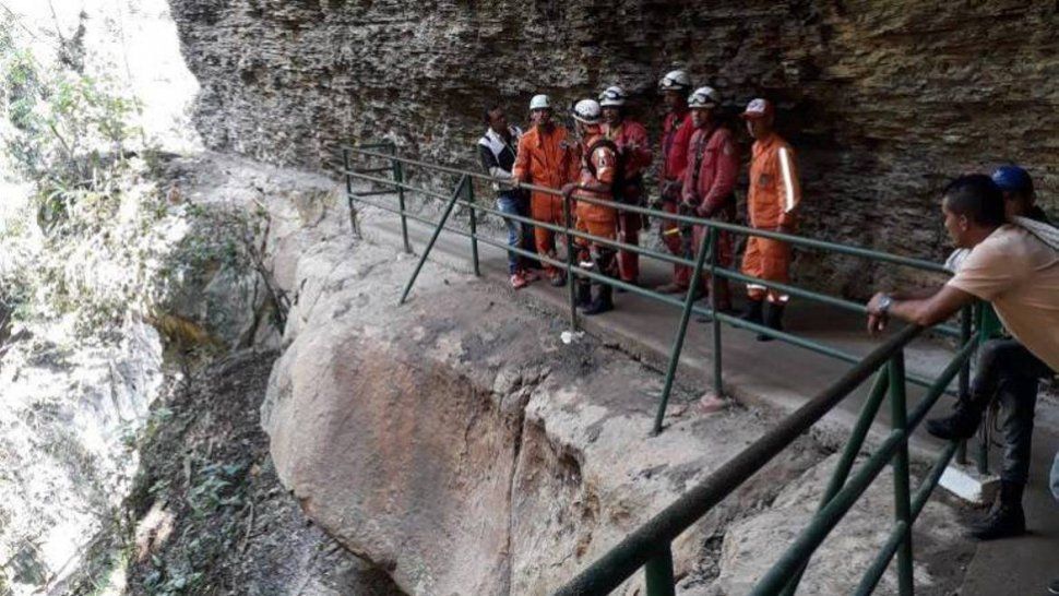 Intentó tomarse una selfie y murió al caer 120 metros hacia un río en Colombia