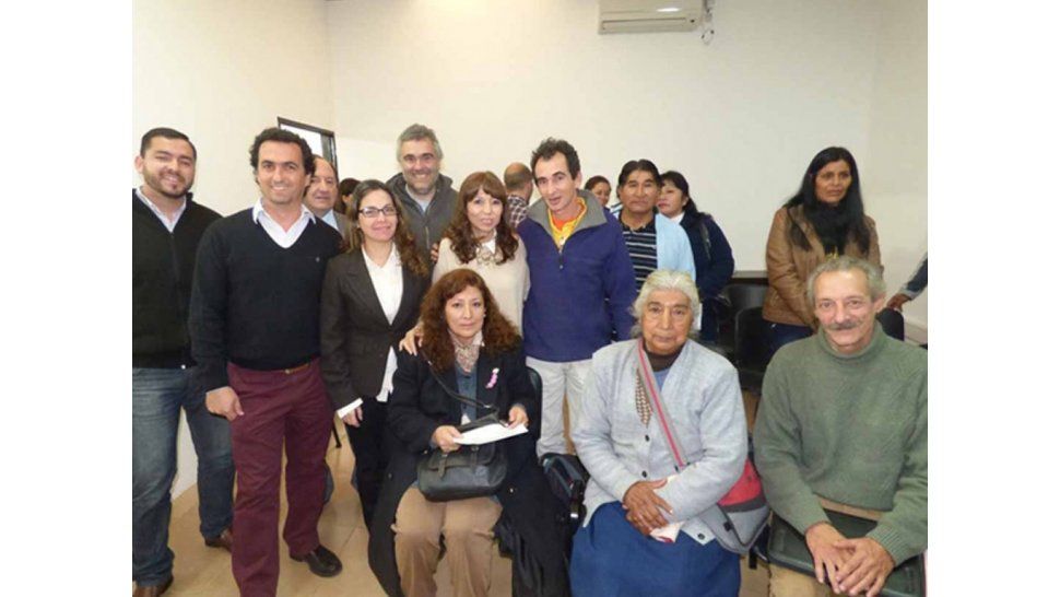 Entrega de cheques a productores