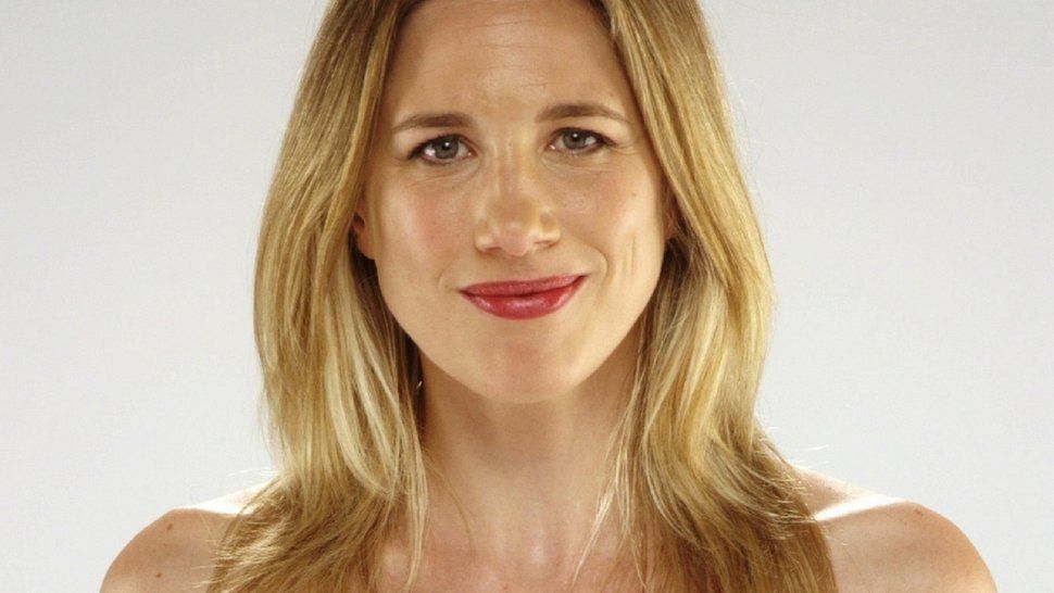 El vestuario le jugó otra mala pasada a la sexy Alina Moine