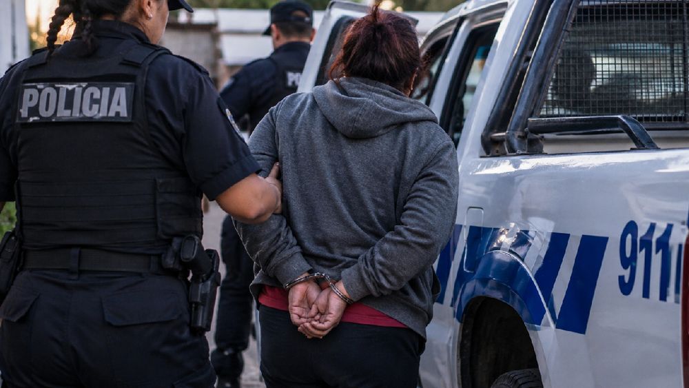 Crimen en Perico: apuñalaron y mataron a un hombre ydetuvieron a una mujer (Foto generada con IA)