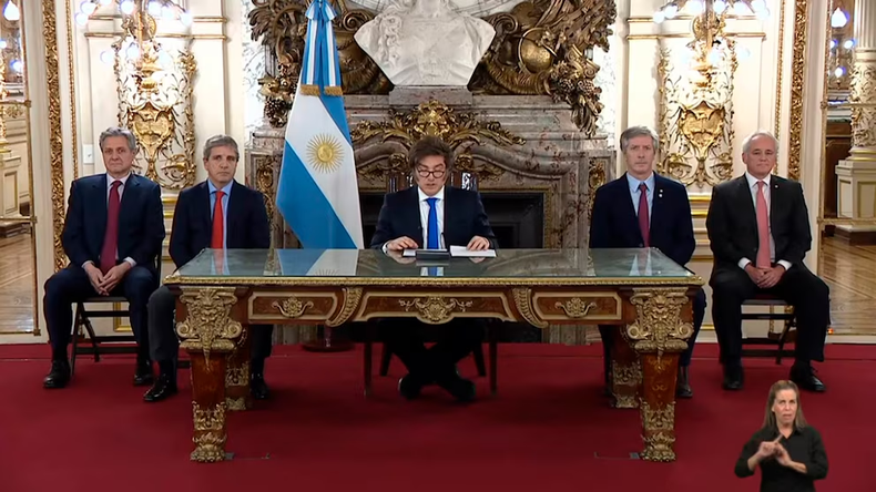 “El próximo lunes 15 de septiembre a las 21 horas el Presidente de la Nación hablará en Cadena Nacional en el marco de la presentación del Presupuesto 2026. Fin”, informó el vocero presidencial.