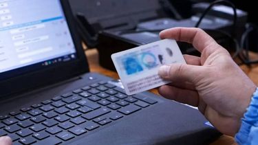 El RENAPER ya comenzó a emitir la nueva versión del Documento Nacional de Identidad (DNI). El RENAPER ya comenzó a emitir la nueva versión del Documento Nacional de Identidad (DNI).