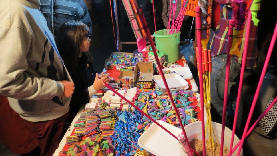 advierten sobre la venta de pirotecnia en la via publica: decomisaran mercaderia ilegal