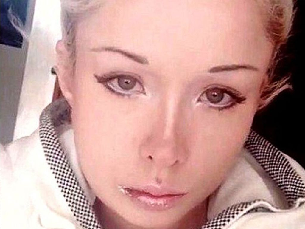 Golpearon a Barbie Humana