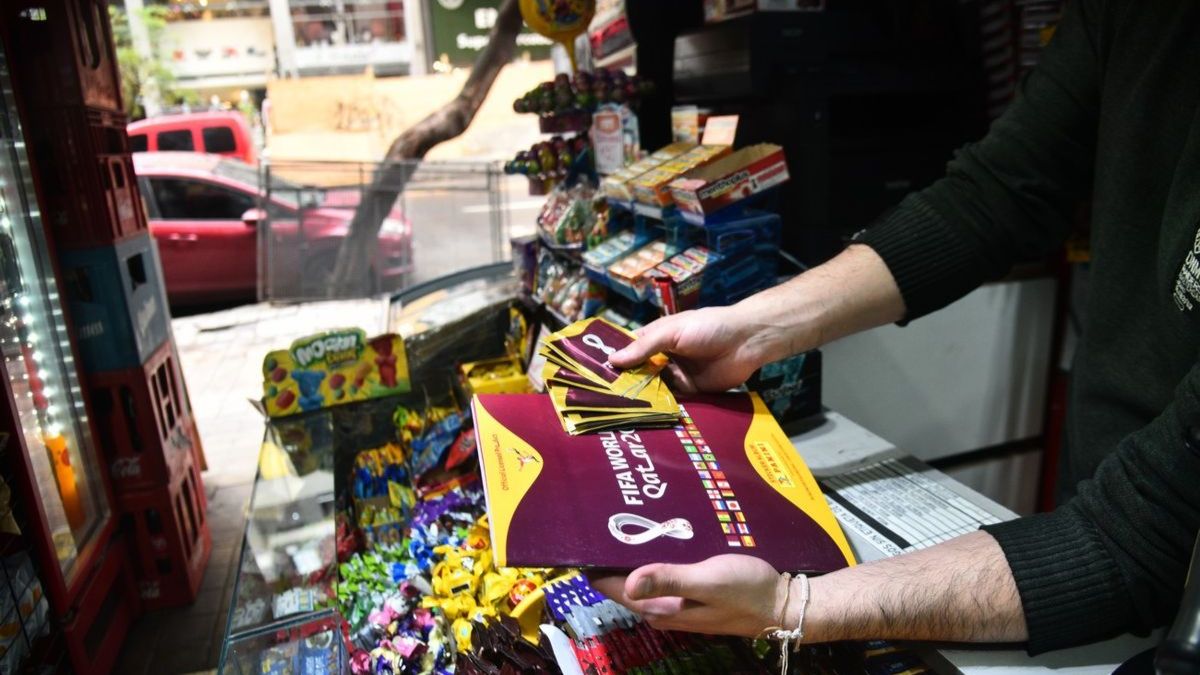Un colegio de Salta le envió un mensaje a los padres expresando su preocupación por la venta de figuritas para completar el álbum de Qatar 2022.