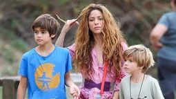 Shakira llevará a la justicia a Piqué. Lo acusa de poner en riesgo la vida de uno de sus hijos.