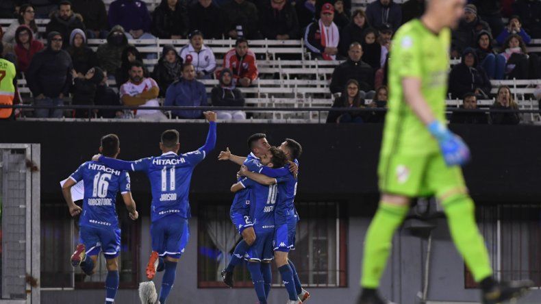 River perdió con Vélez por 2 a 1 y se aleja de la cima