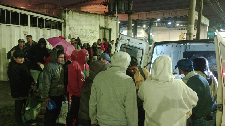 Ayuda a personas en situación de calle. Ayuda a personas en situación de calle.
