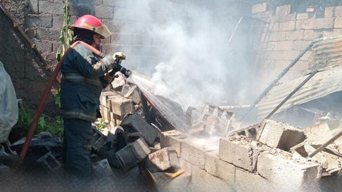 Todo Jujuy | incendio palpala carpinteria.jpeg
