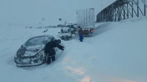 Todo Jujuy | Varados en la frontera Mendoza-Chile 1.jpg