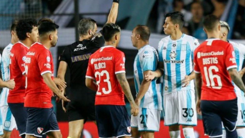 Racing e Independiente se enfrentan por el torneo argentino