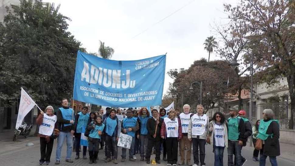 Docentes universitarios lanzaron un paro nacional para cuándo