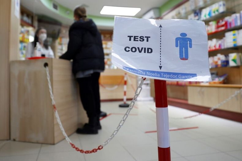 El presidente de España adelantó que se apostará por el mismo modelo para controlar la evolución del coronavirus que para la gripe. Imagen: EFE