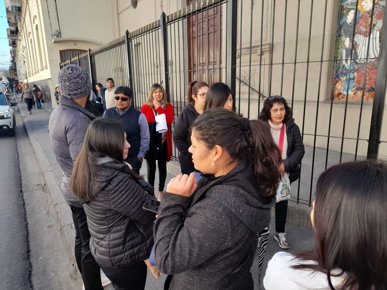 Educación: reclamo de padres del Colegio del Huerto.