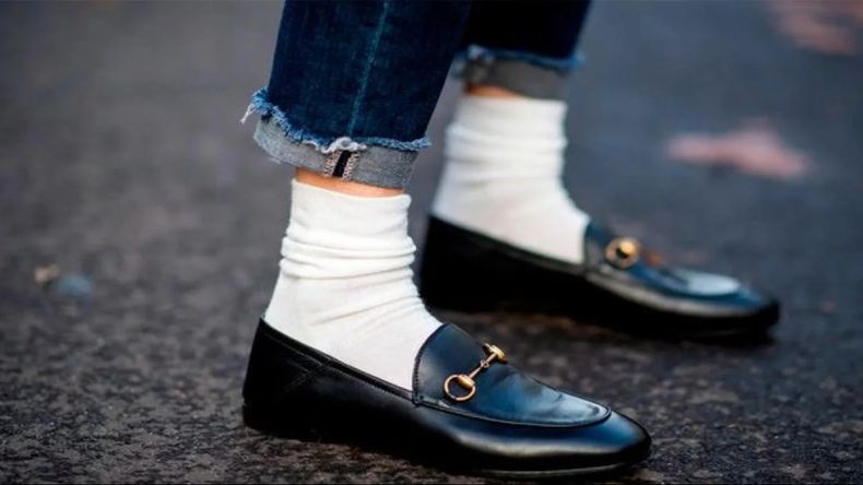 7 looks con mocasines y medias para usar todos los días este otoño invierno.