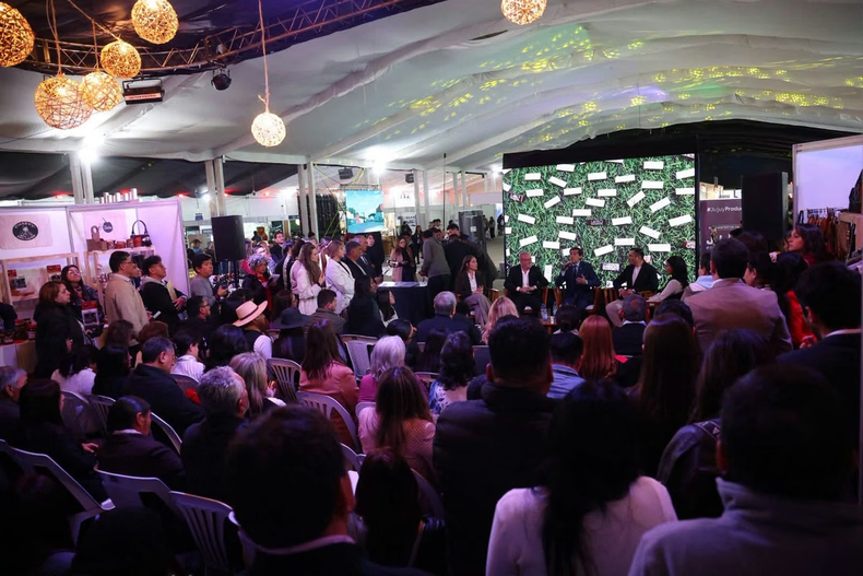 En el marco de la ExpoJuy 2026, el gobernador Carlos Sadir destacó las políticas de apoyo a la producción y el financiamiento para empresas y emprendedores.