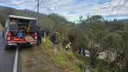 Un auto desbarrancó sobre Ruta 2 cerca de Juan Galán (imagen con IA) Un auto desbarrancó sobre Ruta 2 cerca de Juan Galán (imagen con IA)