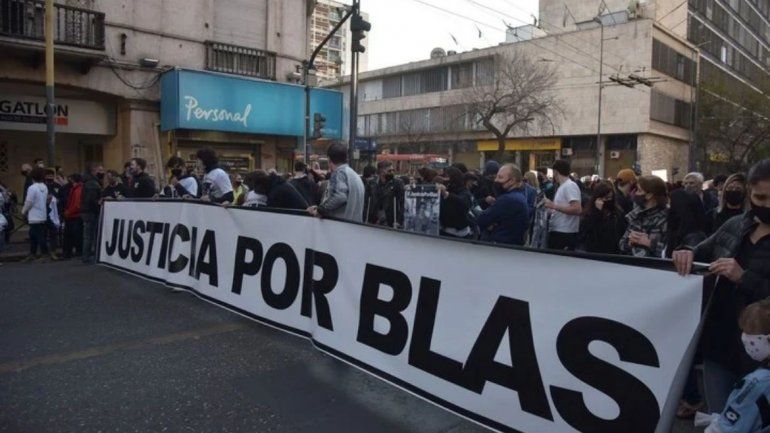 Justicia por Blas Correas. El cartel que pide castigo por la muerte del chico de 17 años, víctima del gatillo fácil de la Policía. /Foto: La Voz